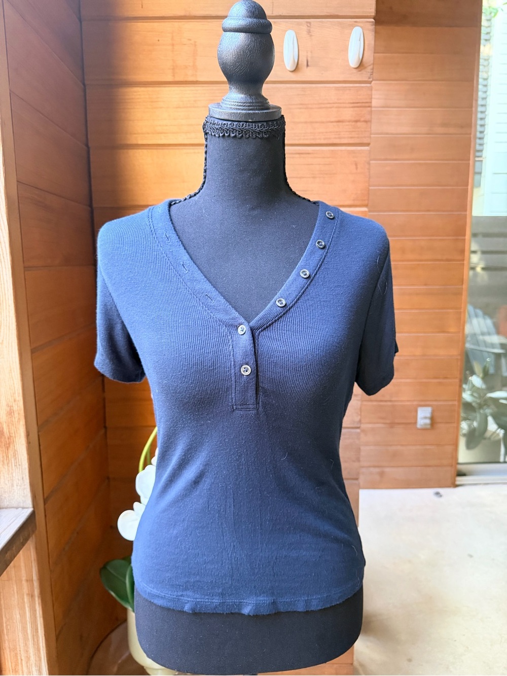 Frame Denim Navy Short-Sleeve V-Neck Button-Trim Top